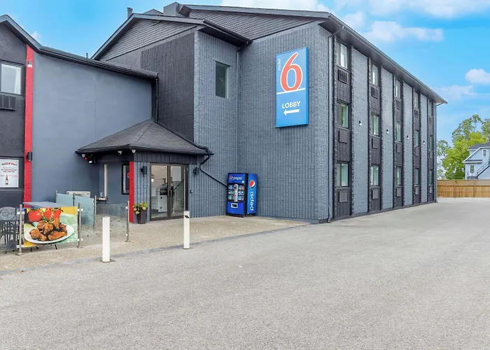 Motel 6 Niagara Falls, On Near The FallsCasino Hotel